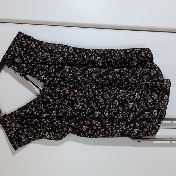 LC Lauren Conrad Pleat Neck Blouse Size Medium - Picture 3 of 7